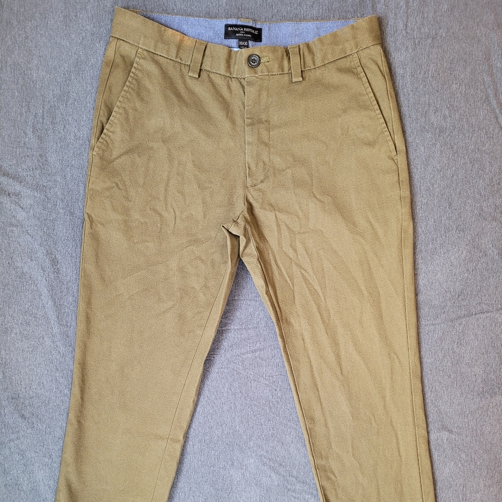 Banana Republic khaki pants 30/30